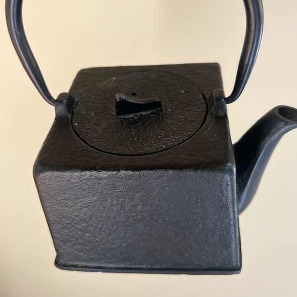 Vintage Solid Cast Iron Tea 🖤 Kettle Asian Japanese Teapot Enameled interior - Picture 5 of 8